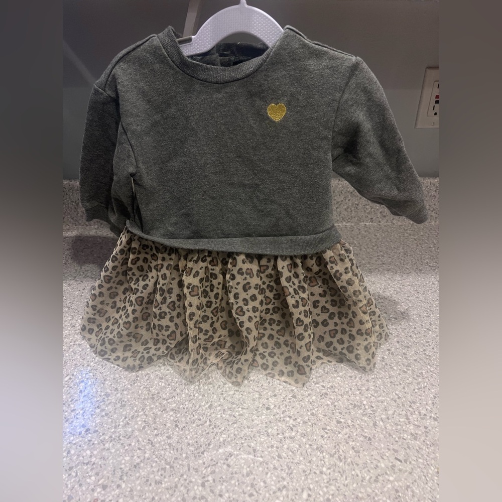 🐆 Grey Sweatshirt Dress with Leopard Tulle Skirt and Gold Heart